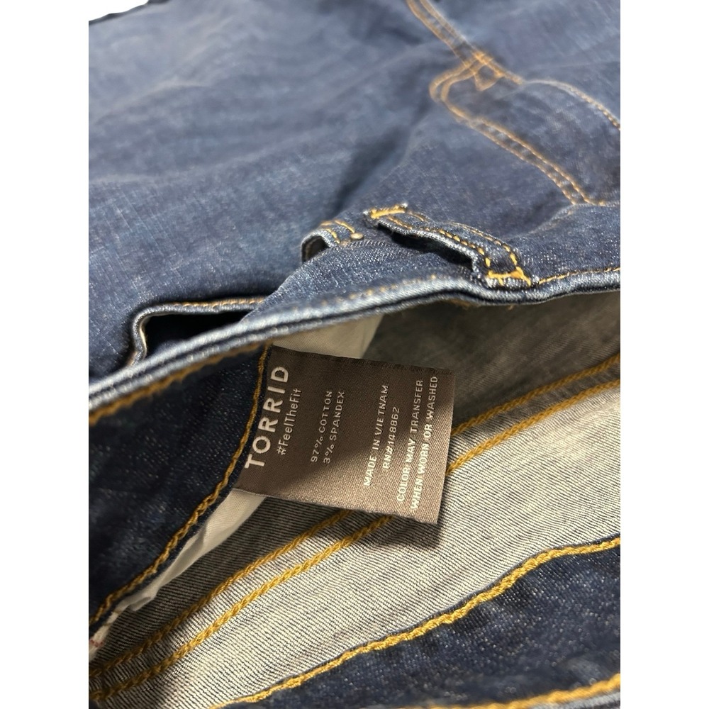 Torrid Perfect 10 Bermuda Shorts Vintage Stretch Denim Raw Hem Dark Wash Size 16 - Picture 3 of 7